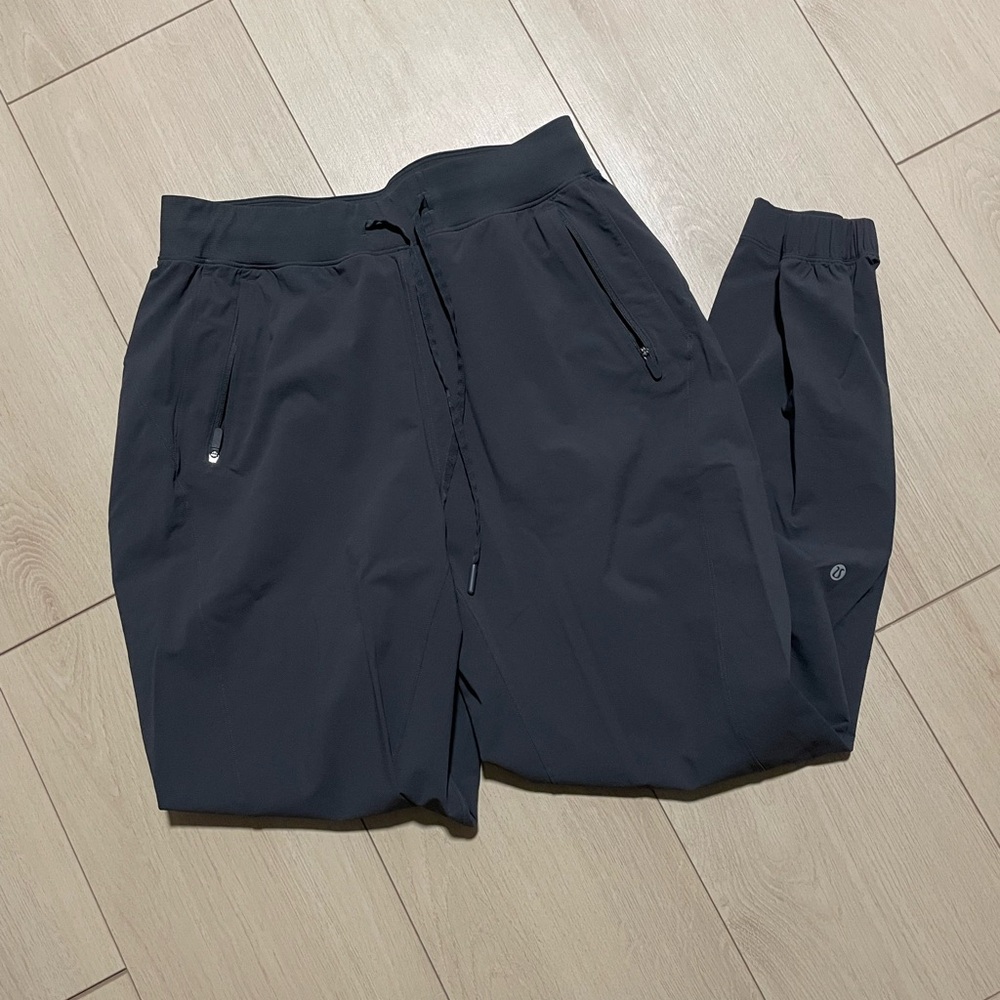 Lululemon license to train joggers